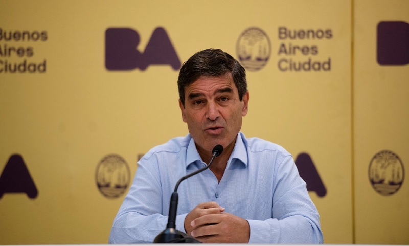 Para Quirós, «hay que esperar» para analizar posible obligatoriedad de la vacuna