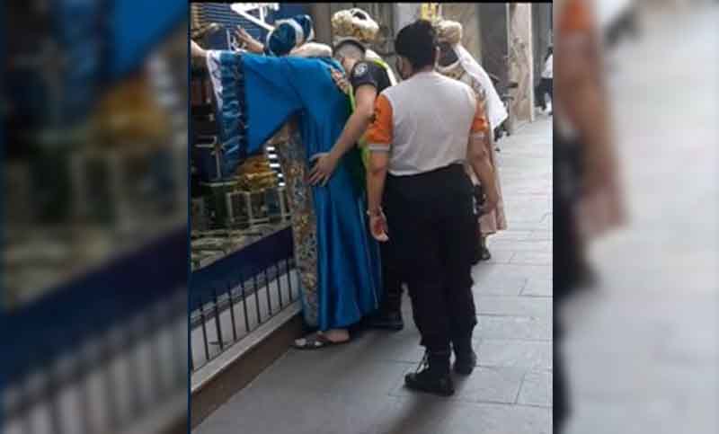 Los Reyes Magos fueron demorados por la policía, acusados de robar un celular