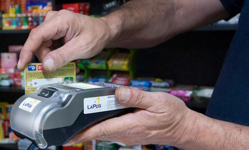 Bancos deberán informar compras con tarjeta de débito desde 30.000 pesos