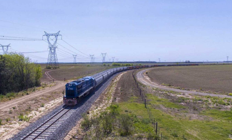 Firman acuerdo con empresas chinas para electrificar líneas ferroviarias