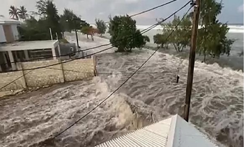Un tsunami azotó Tonga tras erupción volcánica en el Pacífico