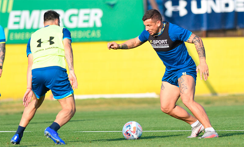 Vecchio y otros tres jugadores canallas dieron positivo de Covid en Central