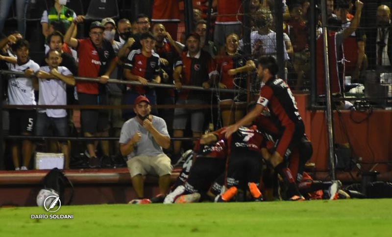 Newell’s tuvo un debut ideal, fue protagonista de principio a fin y venció a Defensa