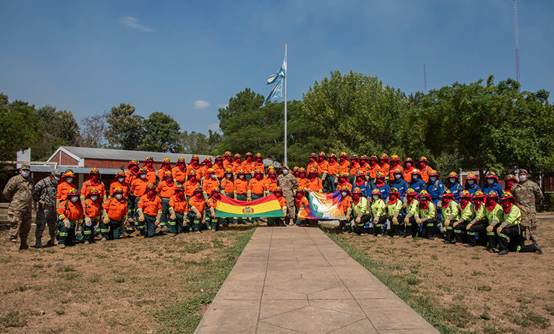 Bolivia envió a más de 80 brigadistas para combatir los incendios en Corrientes