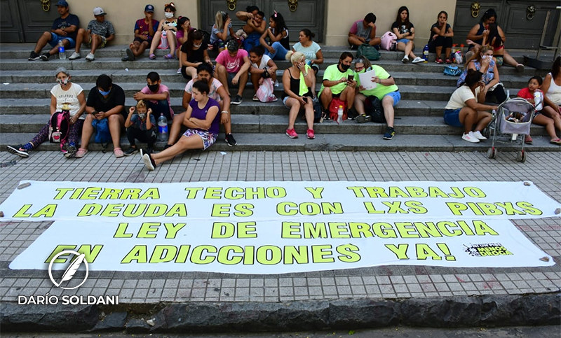 Manifestación frente a la sede de Gobernación bajo la consigna «Ni un pibe menos por la droga»
