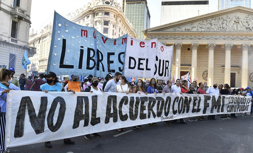 Organizaciones de Izquierda marcharon hacia la Plaza de Mayo contra el acuerdo con el FMI
