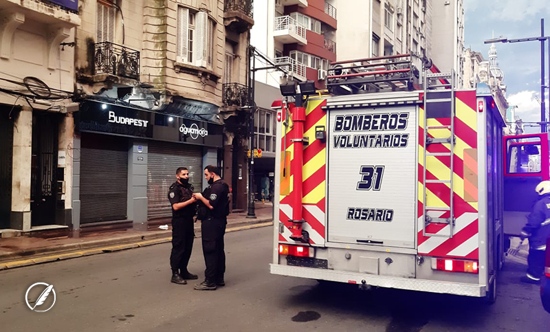 Un hombre se encuentra grave tras caer desde una terraza