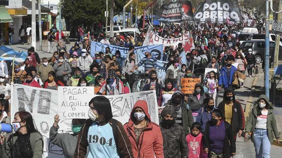 Organizaciones sociales marcharon por el centro porteño en reclamo de empleo y en rechazo al FMI