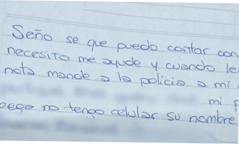 Una mujer utilizó el cuaderno de comunicaciones de su hijo para pedir ayuda