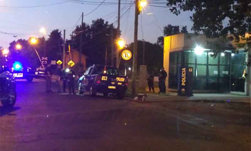 Feroz balacera contra la comisaría 12ª y un móvil policial