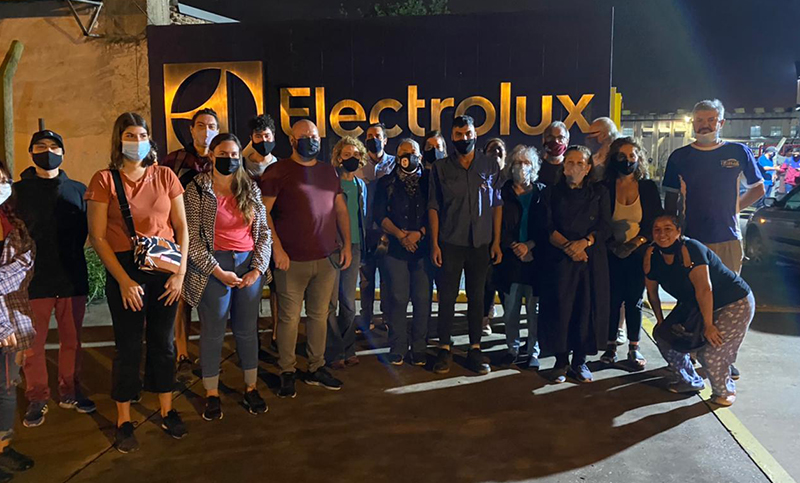 Reincorporan a trabajador de Electrolux despedido en 2019