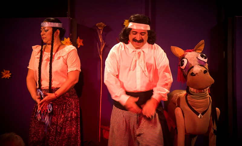 Vuelve la insólita obra de teatro Faldas Largas al ciclo humorístico del teatro La Comedia