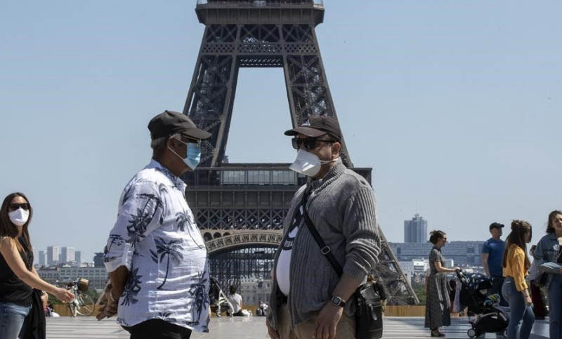 Francia comienza a bajar restricciones: ya no es obligatorio llevar barbijo en la calle