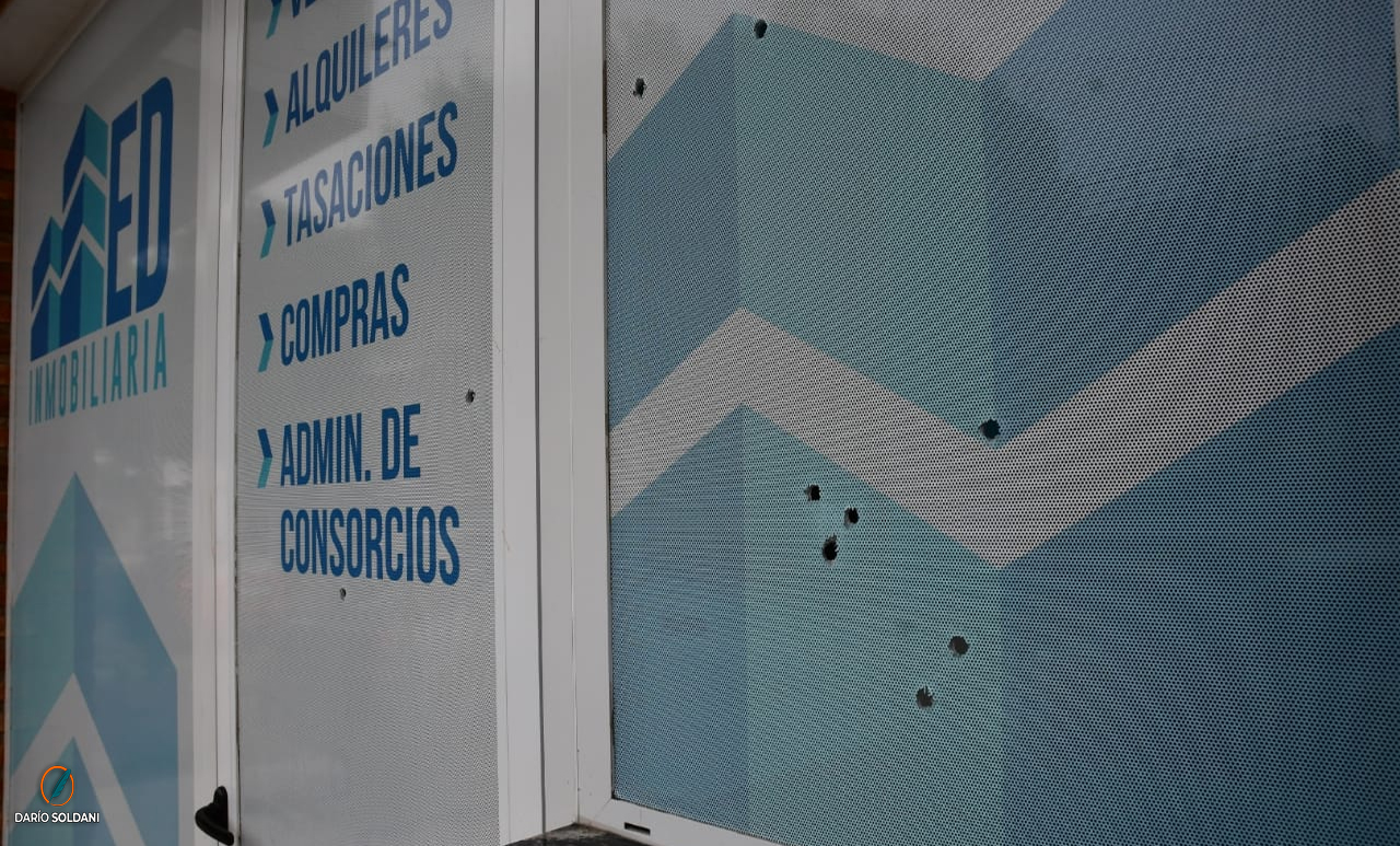 Nuevo mensaje mafioso: diez balazos contra una inmobiliaria en zona oeste