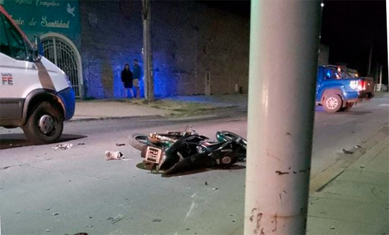 Capitán Bermúdez: murió un motociclista al chocar contra una columna