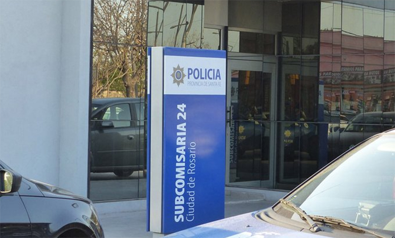 Otra comisaría baleada: pasaron en moto y abrieron fuego contra la Sub 24ª