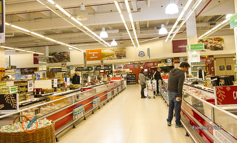 La canasta básica en Rosario aumentó casi el 5% en enero respecto al año pasado