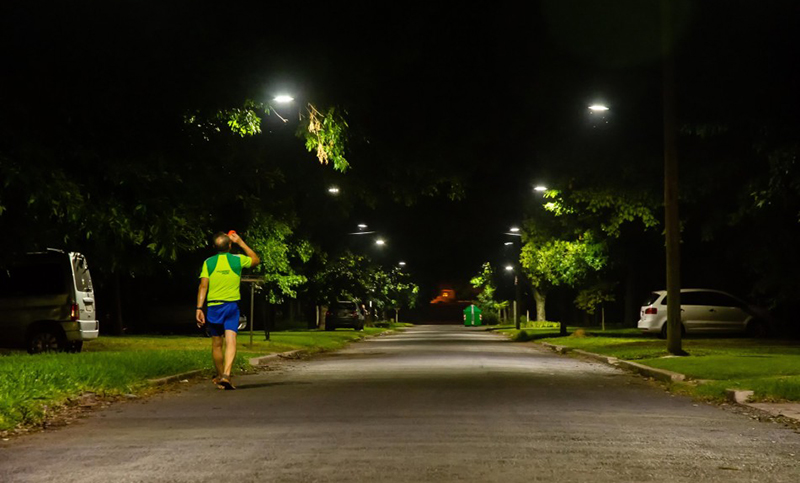 El Municipio instaló luces led en trece barrios de la ciudad