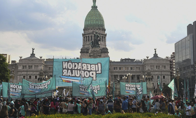 Organizaciones sociales protestaron frente al Congreso en rechazo al acuerdo con el FMI