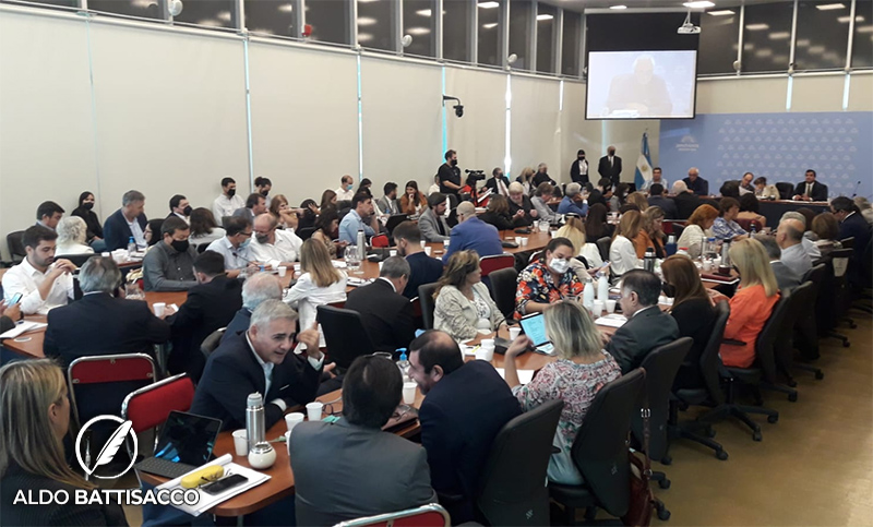 Continúa el debate del acuerdo con el FMI con la presencia de gobernadores, sindicalistas y empresarios