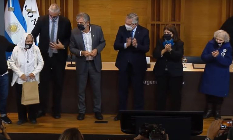 Alberto Fernández encabezó un homenaje a los desaparecidos del Conicet