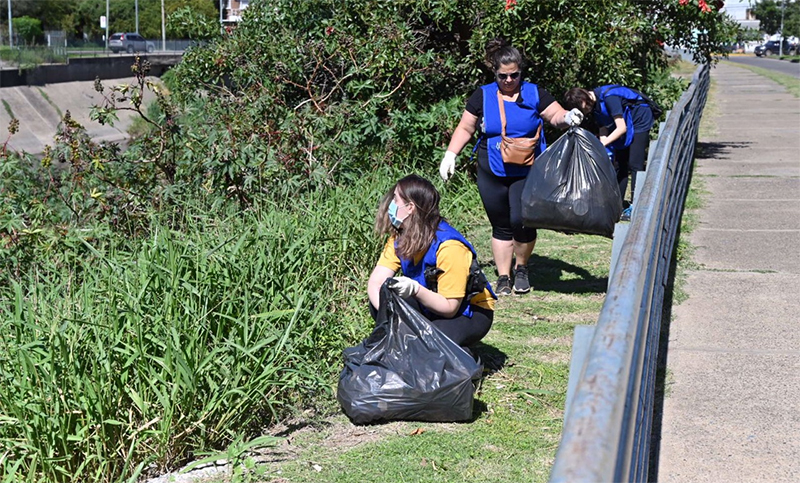 Voluntarios recolectaron 750 kilos de residuos en el Arroyo Ludueña
