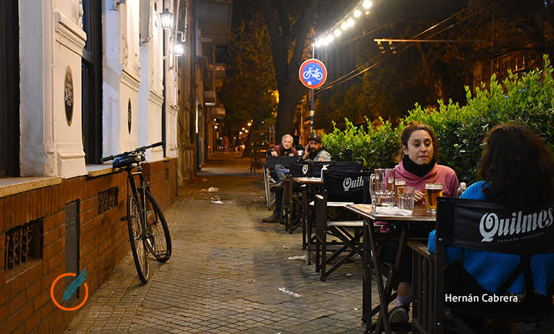 En Rosario hay 500 bares menos que hace diez años y el 70% está en el centro