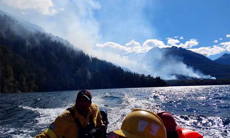 El incendio del complejo Lago Martín es el único foco activo en el país