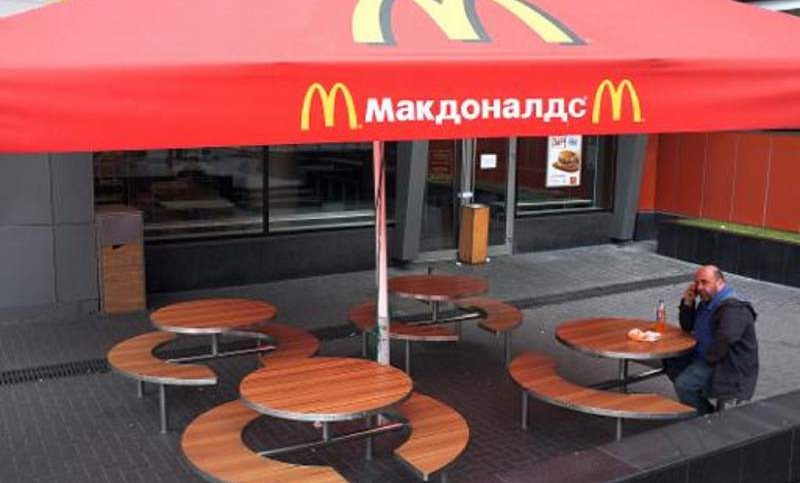 McDonald’s, Starbucks y Coca-Cola junto con cientos de empresas se van de Rusia