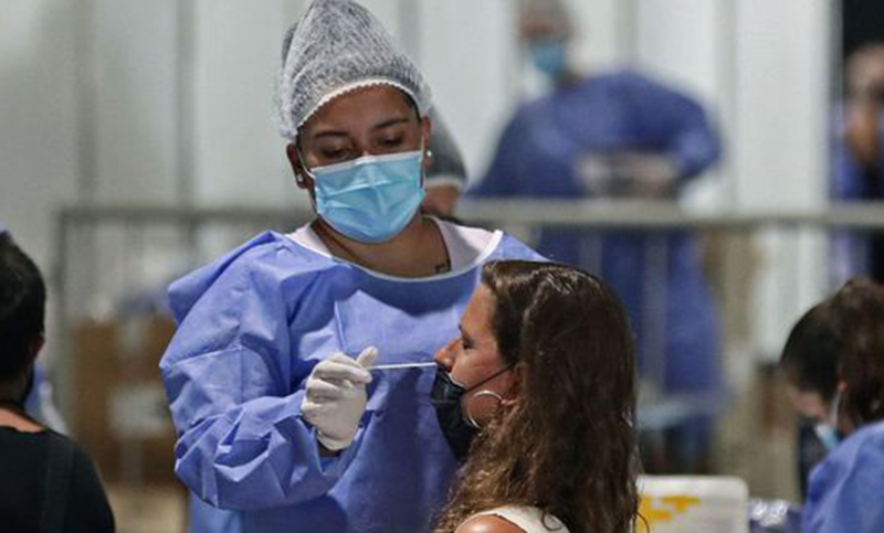 Reportaron un muerto y 453 nuevos contagios de coronavirus en el país