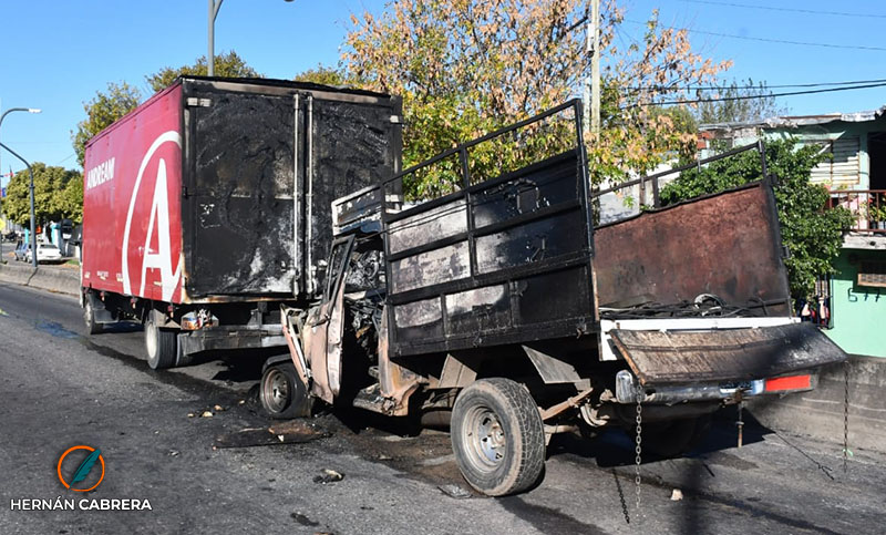 Fuerte choque en el ingreso a Rosario dejó un hombre herido