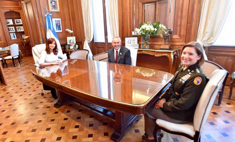 La vicepresidenta recibió en el Senado a la jefa del Comando Sur de Estados Unidos