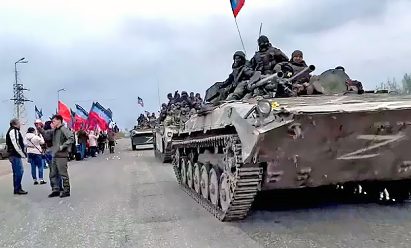 El Kremlin busca el control total de sur de Ucrania y Zelenski asegura que Mariupol “continúa resistiendo”
