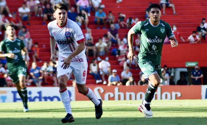 Argentinos Juniors y Sarmiento se enfrentan en un duelo trascendental para la Zona A