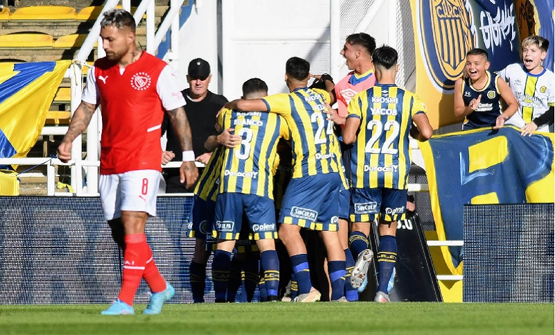 Central se recuperó y goleó 3 a 0 a Independiente en el Gigante