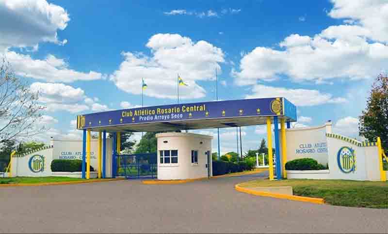 Arroyo Seco: 15 barrabravas de Rosario Central irrumpieron en el entrenamiento para «hablar» con los jugadores