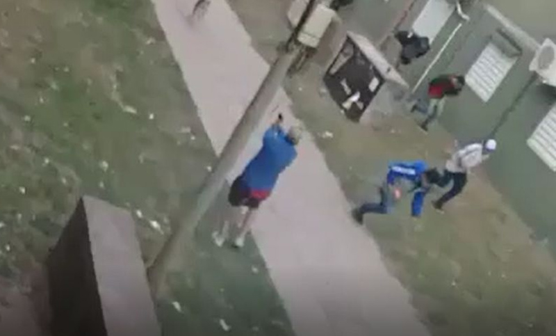 Un policía resultó baleado en el mentón en un enfrentamiento previo al Colón-Peñarol