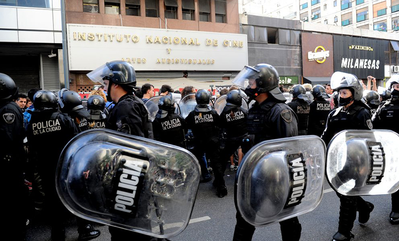 Detenidos durante una manifestación en el Incaa contra la gestión de Puenzo
