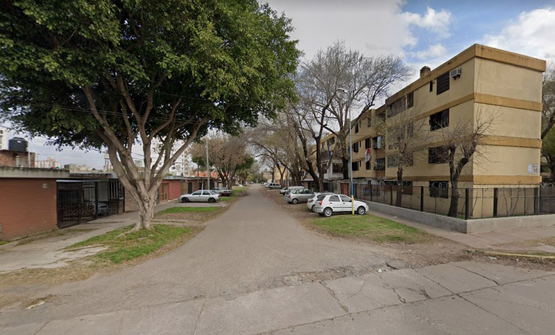 Ejecutaron a un hombre en un estacionamiento, lo encontraron atado de pies y manos