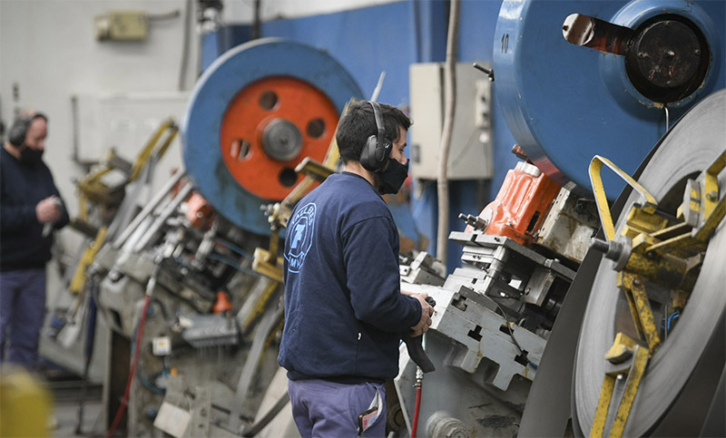 La actividad industrial subió en febrero 8,7% y la construcción 8,5%