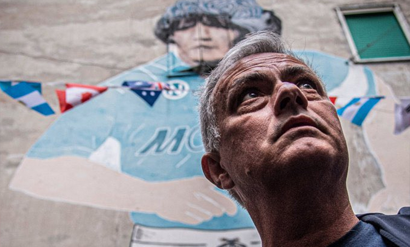 Mourinho le rindió un tributo a Maradona en Nápoles
