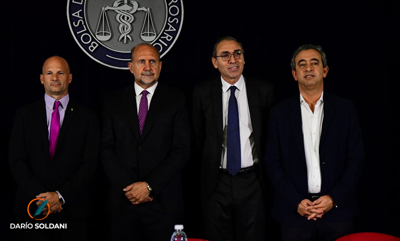 Perotti y Javkin asistieron al remate del primer lote de soja de la campaña