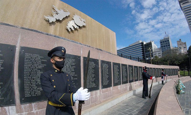 Malvinas: lápidas de soldados identificados, historias en cada rincón del país