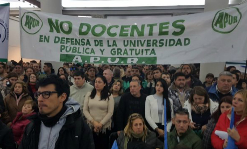 Los no docentes de la UNR piden urgente llamado a paritarias