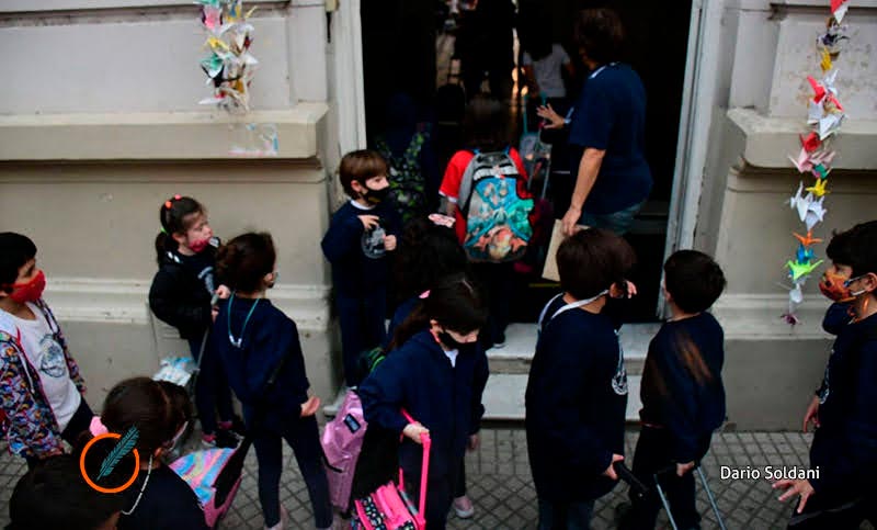 El Ministerio de Educación recomienda continuar con el uso del barbijo en las escuelas