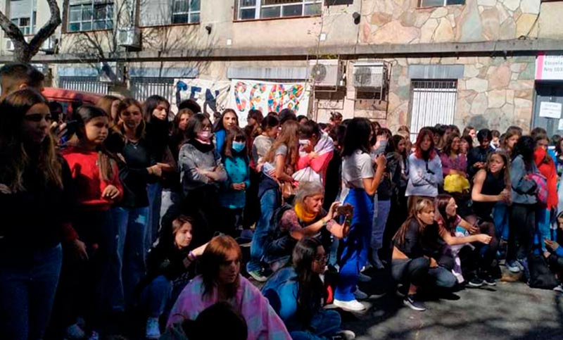 Por falta de gas, estudiantes realizaron un “Frazadazo” en varias escuelas de la ciudad