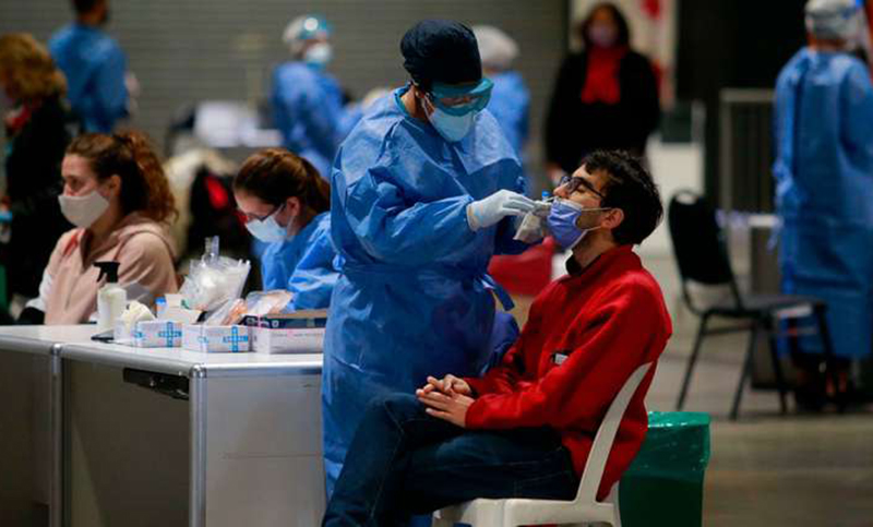 Reportaron 76 muertos y 17.646 nuevos casos de coronavirus en la última semana