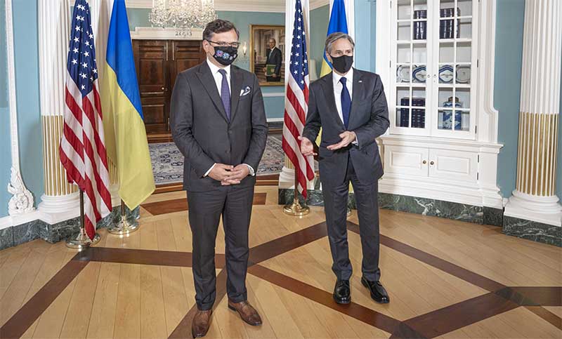 El Ministerio de Relaciones Exteriores de Ucrania discutió apoyo militar con Estados Unidos