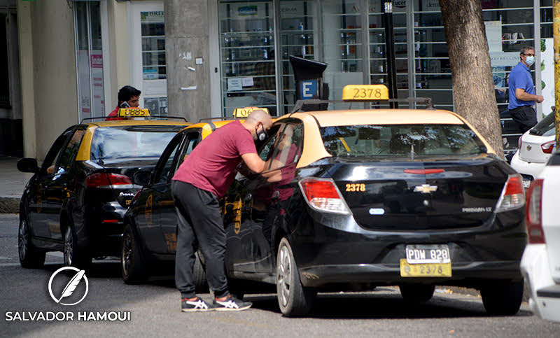 Para el gremio de los taxistas, el 35% de aumento en las tarifas solo «perjudica a los trabajadores»