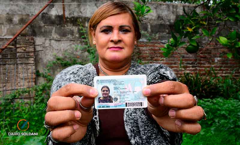 El camino de lucha de la primera santafesina en recibir el DNI que reconoce su identidad de género